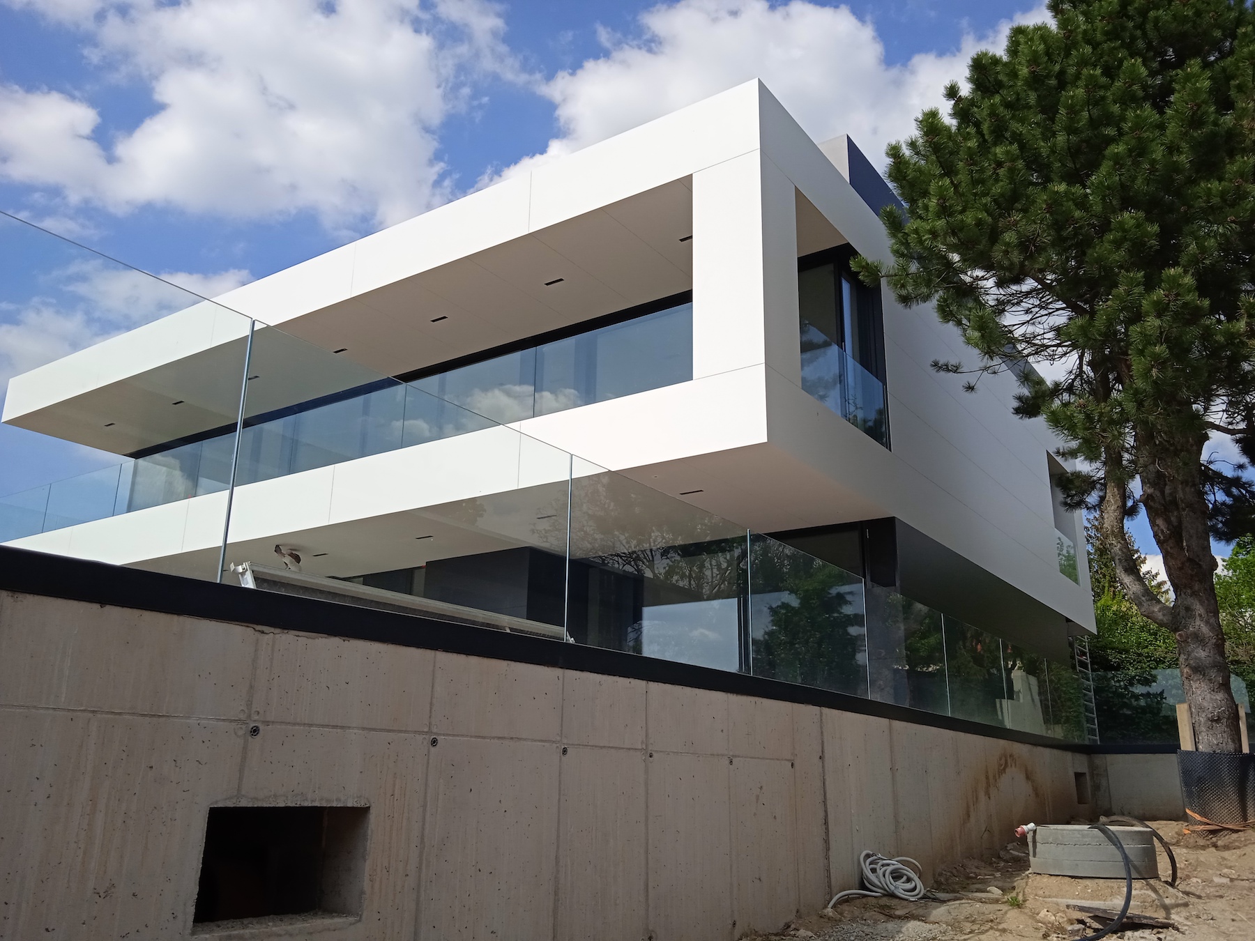 Realizácia skleneného zábradlia na mieru od Sklofix